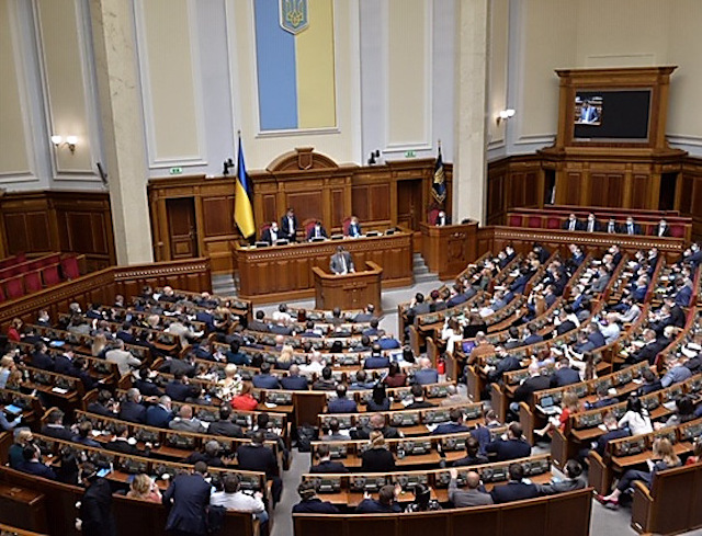Свежие новости: Рада приняла законопроект, который позволит наказывать военных преступников