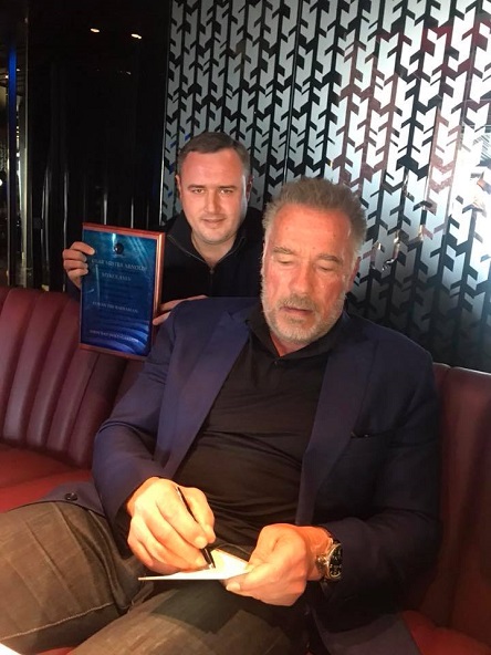 Свежие новости: Вице-губернатор Шевченко сфотографировался со Шварценеггером и пригласил его в Николаев