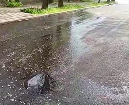 Свежие новости: ВИДЕО: В центре Николаева течет канализация