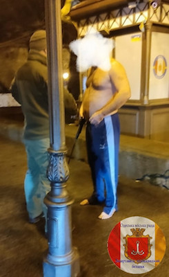 Свежие новости: В Одессе задержали полуголого мужчину с ружьем