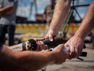 Свежие новости: Рятувальники показали, як у Миколаєві очищали річку від вибухонебезпечних предметів