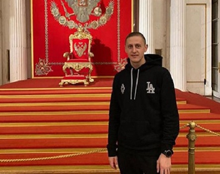 Свежие новости: Украинский клуб расторг контракт с футболистом из-за поездки форварда в Россию