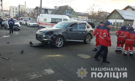 Свежие новости: ФОТО: Под Киевом Porsche врезался в маршрутку, погибли два пассажира