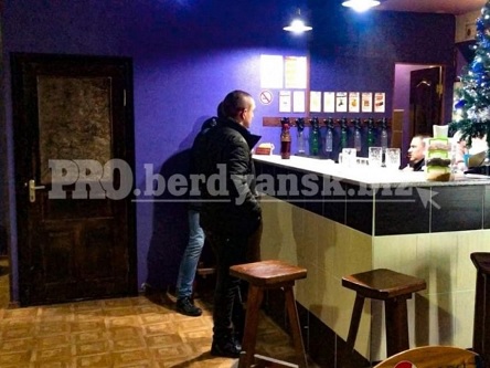 Свежие новости: На запорожском курорте военные с пистолетом и ножом угрожали посетителям кафе