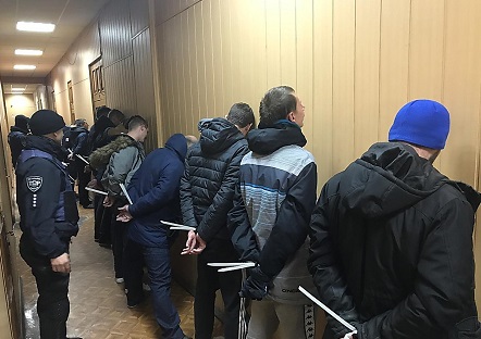 Свежие новости: В Одессе после футбольного матча задержали нескольких фанатов, которые пытались «отбить» у полиции своего товарища