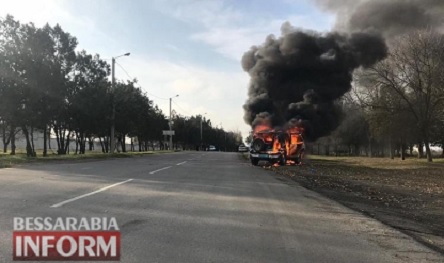 Свежие новости: В Одесской области по дороге на задержание у полицейских загорелось авто