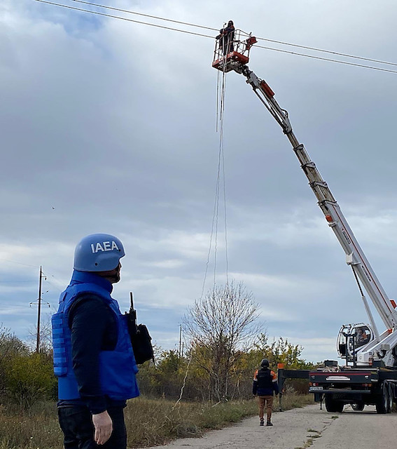 Фото новости: Після місячного блекауту біля Запорізької АЕС почали відновлювати лінії електропередачі Свежие новости: Після місячного блекауту біля Запорізької АЕС почали відновлювати лінії електропередачі