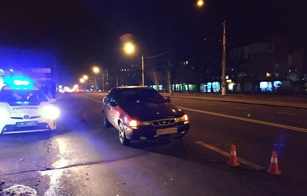 Фото новости: В Николаеве автомобиль наехал на пьяного пешехода Свежие новости: В Николаеве автомобиль наехал на пьяного пешехода