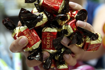 Свежие новости: «Укрзалізниця» объявила тендер на покупку шоколадок Roshen и наручных часов с логотипом УЗ