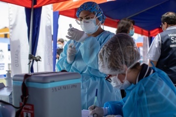 Свежие новости: ВОЗ одобрила китайскую COVID-вакцину для экстренного использования