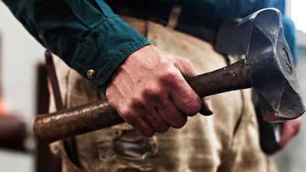 Свежие новости: В Первомайске мужчина пытался молотком убить бывшую жену и ее мать