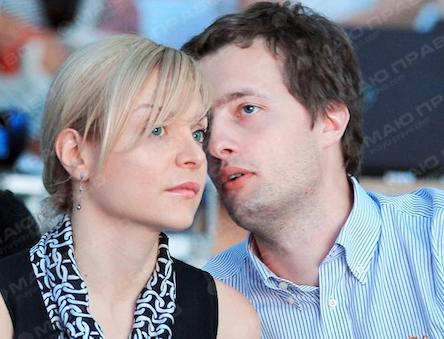 Свежие новости: «… А вот российский паспорт невестки Порошенко..», - журналист