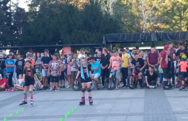 Свежие новости: В Николаеве начали отмечать День молодежи — людей в масках практически нет