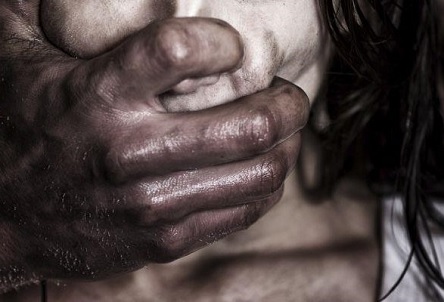 Свежие новости: В Ужгороді чоловік намагався зґвалтувати дівчину