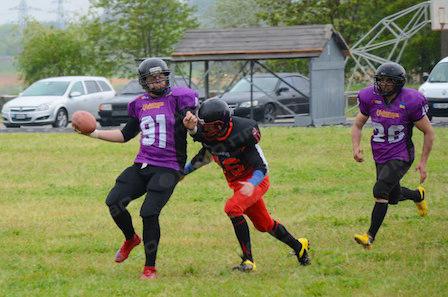 Фото новости: Николаевские «Викинги» одолели «Титанов» в матче по американскому футболу Свежие новости: Николаевские «Викинги» одолели «Титанов» в матче по американскому футболу