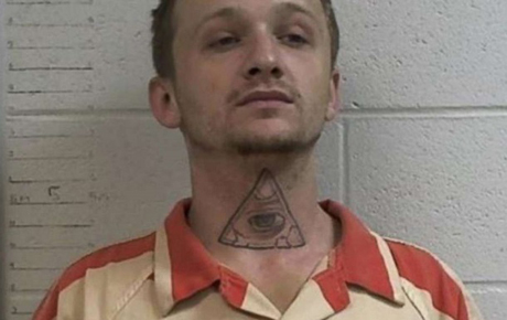 Свежие новости: Заключенный в наручниках угнал полицейское авто и взял заложницу