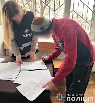 Свежие новости: У Первомайську затримали чоловіка, який вимагав гроші у перехожого та порізав йому обличчя