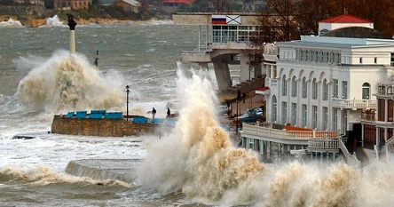 Свежие новости: Мощный шторм в Крыму, погибли люди: фото и видео бурной стихии