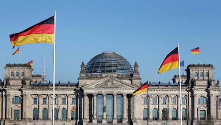 Свежие новости: В Германии прохожий напал на американца за нацистские приветствия