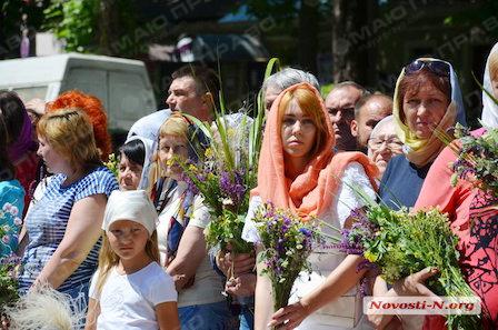 Свежие новости: В Николаеве верующие отмечают День Святой Троицы