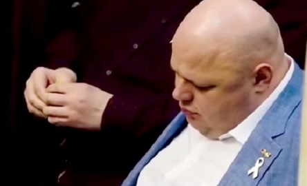 Свежие новости: ВИДЕО: Нардеп от Слуги народа Стефанчук уснул в Раде