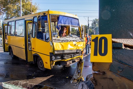 Свежие новости: ​В Днепре столкнулись маршрутка и грузовик: более 10 пострадавших