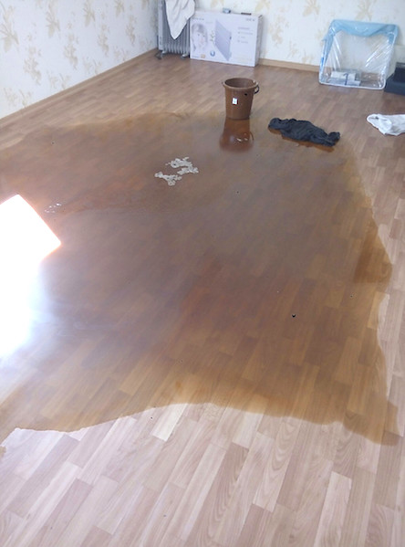 Свежие новости: В Николаеве во время ливня затопило две многоэтажки, на которых ремонтники не закрыли крыши