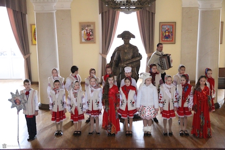 Свежие новости: В канун старого Нового года в Николаевской мэрии звучали колядки