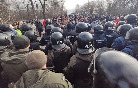Свежие новости: ВИДЕО: В Новых Санжарах на Полтавщине правоохранители начали зачистку протестующих