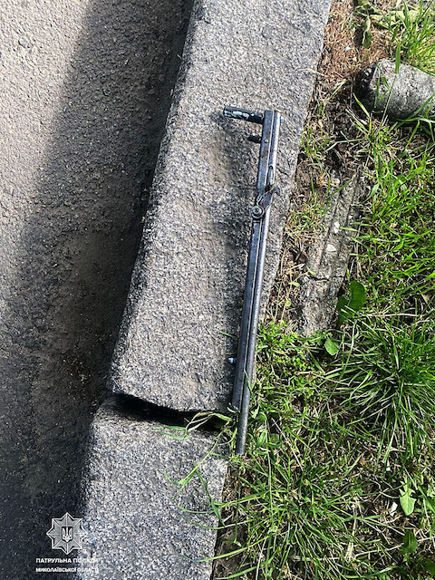 Свежие новости: Патрульні у Миколаєві затримали чоловіка, який ходив по місту з саморобною зброєю