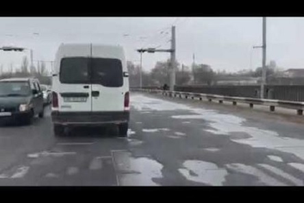 Свежие новости: Отсутствие асфальта и ямы: в сети показали состояние Ингульского моста в преддверии зимы