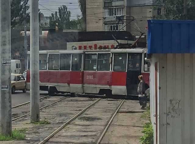 Свежие новости: В Николаеве трамвай сошел с рельсов — вагон развернуло