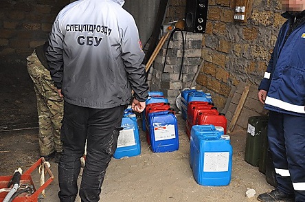 Свежие новости: Возле Николаева СБУ задержала микроавтобус, на котором военнослужащие перевозили списанное на АТО топливо