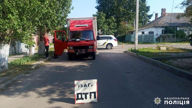 Фото новости: В Очакове грузовик, сдавая назад, насмерть задавил женщину Свежие новости: В Очакове грузовик, сдавая назад, насмерть задавил женщину
