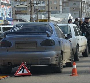 Свежие новости: Возле рынка «Колос» столкнулись «Мерседес» и «Ситроен»