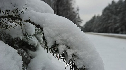 Свежие новости: Розчистка під’їзних шляхів до приміської залізничної станції «Южноукраїнськ» здійснюється безпосередньо до приходу поїздів