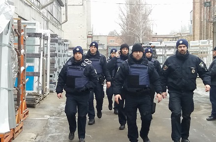 Свежие новости: В Николаеве праворадикалы из «Нацдружин» разбили микроавтобус охранной фирмы и избили ее представителя