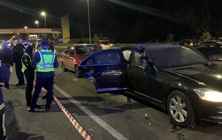 Фото новости: В Киеве взорвали авто бизнесмена: один погибший, двое раненых Свежие новости: В Киеве взорвали авто бизнесмена: один погибший, двое раненых