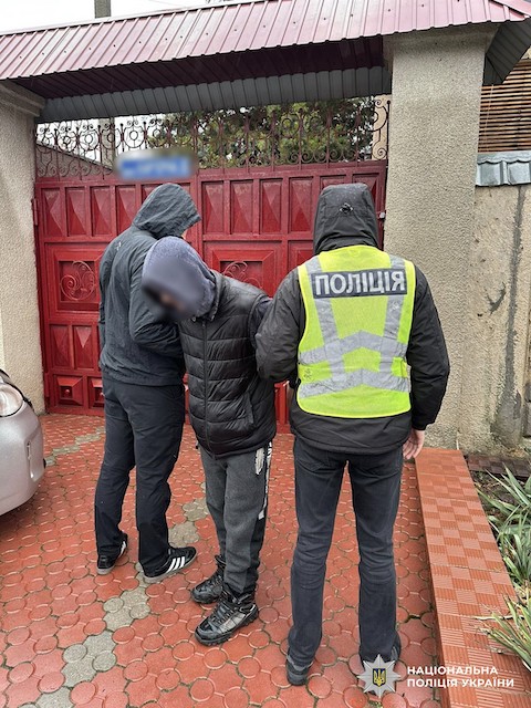 Свежие новости: У Миколаєві поліцейські затримали чоловіка за підозрою у незаконному збуті озброєння