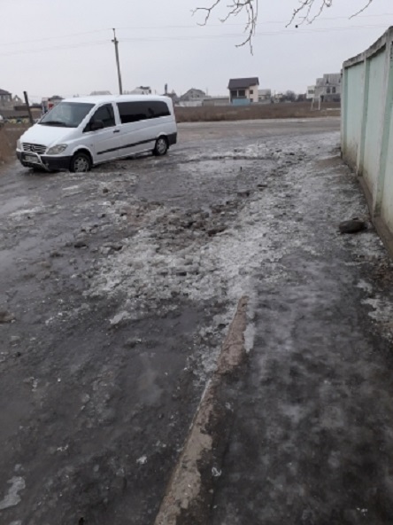 Свежие новости: «На улицу не может въехать скорая помощь», — жители Николаева о яме на дороге