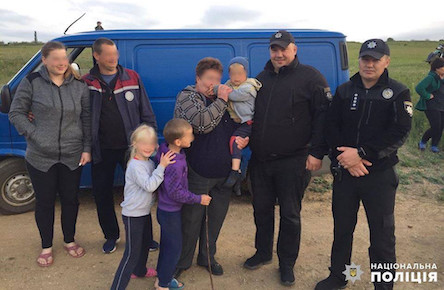 Свежие новости: На Николаевщине сто полицейских с дроном искали трехлетнего мальчика, который отъехал от дома на четыре километра