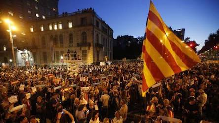 Свежие новости: Тысячи человек вышли на митинг в Барселоне