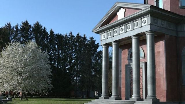 Свежие новости: Под Черниговом 81-летний аграрий строит себе мавзолей за $3 млн