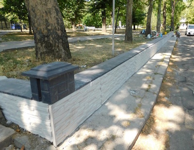 Свежие новости: Горе-водители и вандалы: в департаменте ЖКХ рассказали, кто уничтожает сквер «Университетский»