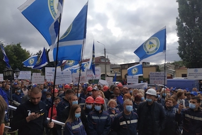 Свежие новости: Возле здания Николаевского апелляционного суда собрались сразу два пикета