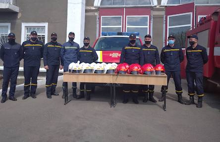 Фото новости: Вознесенським пожежникам вручили нове захисне спорядження від громади Свежие новости: Вознесенським пожежникам вручили нове захисне спорядження від громади