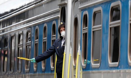 Свежие новости: В Укрзализныце отменили продажу билетов в Закарпатье, но не исключают спецрейсы