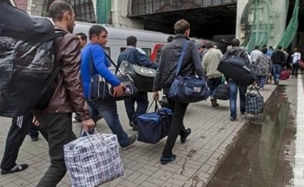 Свежие новости: Заробітчани мають віддавати 30% доходу при в’їзді в Україну. Відповідь: дешевше «скинутися на кiлeра»