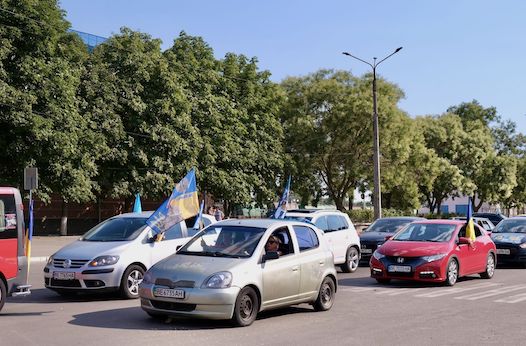 Фото новости: У Миколаєві влаштували автопробіг у підтримку військовополонених Свежие новости: У Миколаєві влаштували автопробіг у підтримку військовополонених
