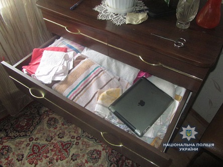 Свежие новости: Правоохоронці впродовж декількох годин встановили квартирного крадія та повернули постраждалій її майно
